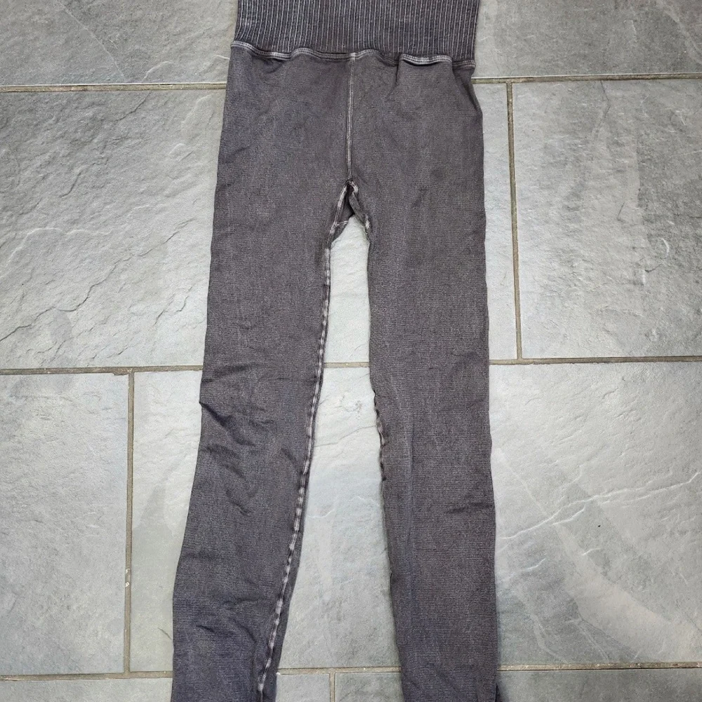 FREE PEOPLE GOOD KARMA LEGGINGS SIZE M/L.. brand new!! Washed black #67 - Picture 6 of 6